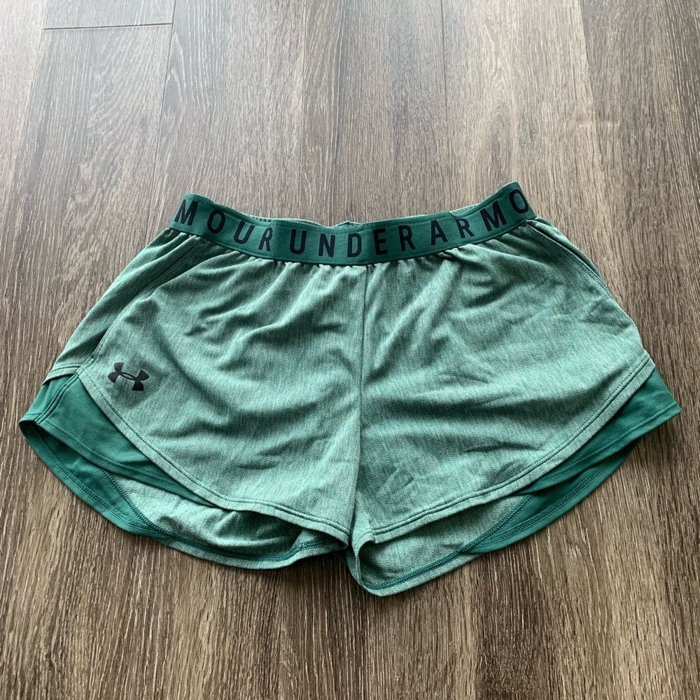 Under Armour Shorts (with pockets!!) Size M
